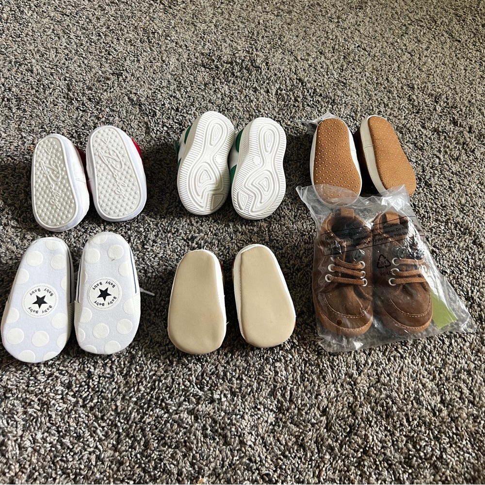 Baby crib shoes from a variety of brands.
